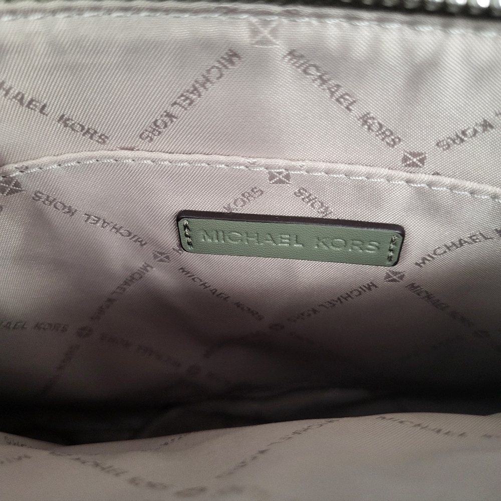 CLEARANCE! Michael Kors Maisie 3-in-1 Crossbody: Army Green, 10-1/4×6.5×2.5, NWT - Picture 6 of 10